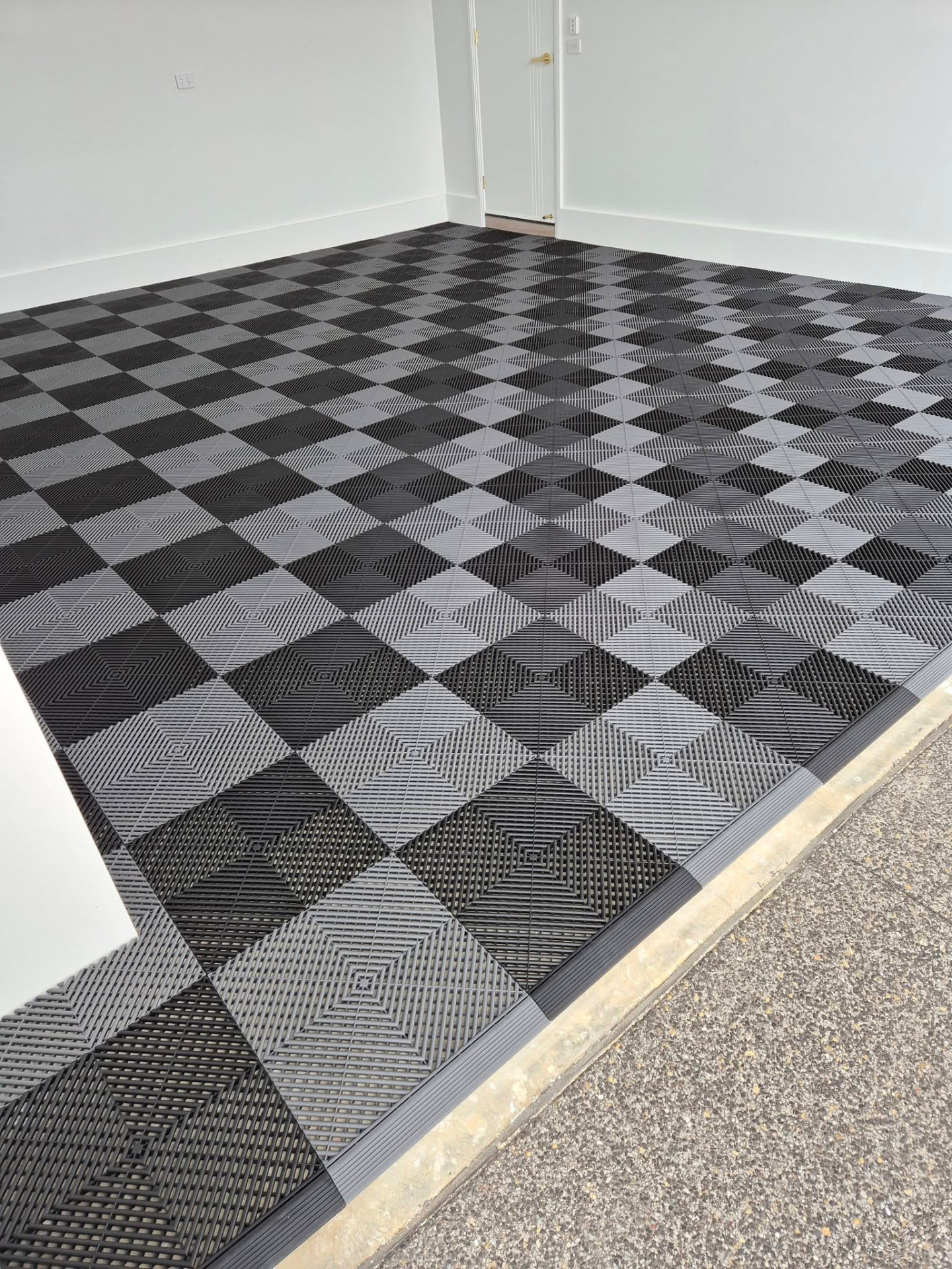 Suburban single garage in New Farm, QLD